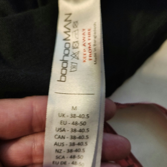 Man Signature Embroidered T-Shirt - Picture 3 of 3